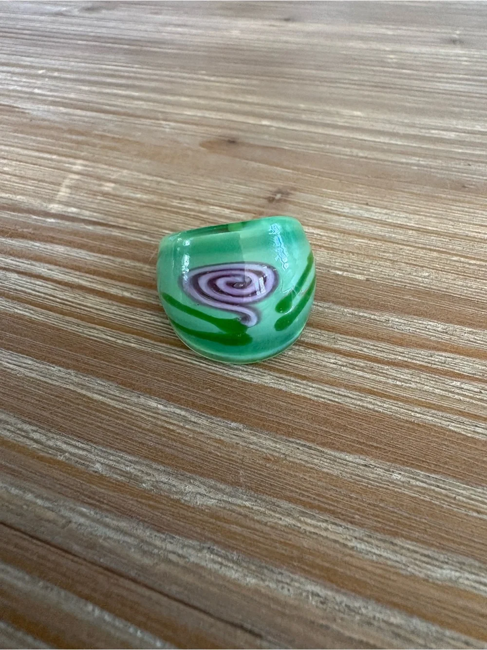 Green Glass Swirl Statement Ring - Size 8 - Picture 3 of 6